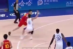 此前崔永熙談張鎮(zhèn)麟亞運會最后一投：他那球應該殺進去！要么扣籃要么犯規(guī)！