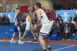 這年紀還能跳投，不愧是能把崔永熙打到叫爸爸的人物！