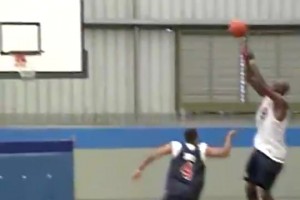 加內(nèi)特2000年在美國隊(duì)內(nèi)的單挑集錦！這大跳投防不住?。? >
                                        </div>
                                    </div>
                                    <div   id=