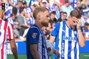 索爾洛特禁區(qū)內(nèi)踢倒對手送點(diǎn)！卡洛斯-文森特點(diǎn)射扳平比分！