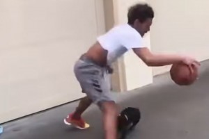 知道特雷-楊為啥運球那么犀利了吧