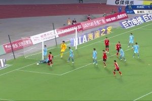 魚躍沖頂高出球門，淮安隊錯失良機
