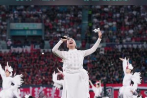 朱哲琴蘇超演唱《一個(gè)真實(shí)的故事》，網(wǎng)友：BGM一響，全場回憶殺