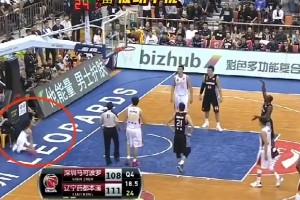 這么幽默！王哲林此前搞笑視頻：如何在籃球場撩妹??