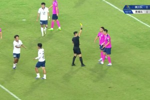 傳的漂亮頂?shù)木?！宿遷隊張文回頭望月助球隊先拔頭籌！