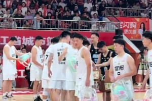 去年張曼源拍攝的JK制服大片，這你受得了嘛？??