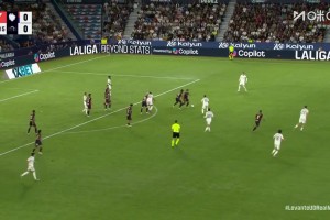 神來(lái)之筆！維尼修斯右腳外腳背彈射破門，想象力十足！