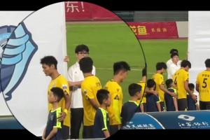 太拼了??！“蘇超”鹽城隊(duì)鼓手為球隊(duì)加油，已敲壞17面鼓