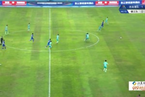 這是業(yè)余聯(lián)賽配合？蘇超連云港隊(duì)反擊中精彩漏球瞬間打穿對(duì)手防線