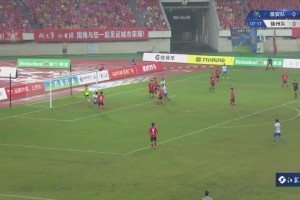 可以入選奶奶球系列??！蘇超徐州隊(duì)小禁區(qū)內(nèi)搶點(diǎn)居然打高了