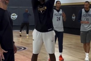 錫安現(xiàn)在真是瘦成一道閃電了，新賽季突破時還有沖擊力么？??