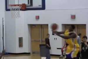 這身體天賦是真明顯??！恩比德初到美國(guó)時(shí)的打球視頻！