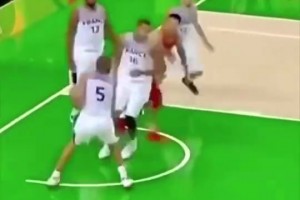 以牙還牙！當年阿聯(lián)被戈貝爾帽了以后，馬上連送兩記火鍋回擊！