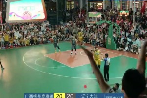 勞宗燁太牛逼了：起跳、出手，動作一氣呵成，如行云流水般自然！