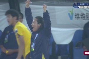 泰州隊(duì)扳平！泰山壓頂頭球還以顏色