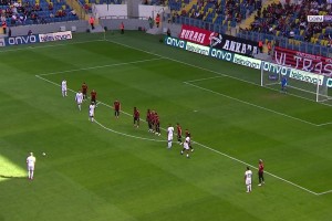 小哈吉任意球世界波！距老哈吉首個(gè)任意球已過10640天