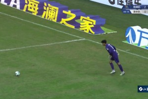 險些下半場開場閃擊！南通隊這次進攻相當(dāng)?shù)暮唵胃咝В? >
                                        </div>
                                    </div>
                                    <div   id=