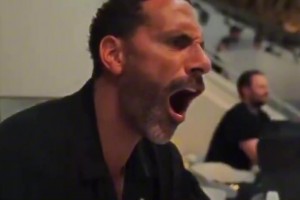 看到C羅進(jìn)球后費(fèi)迪南德現(xiàn)場Siuuu！果然是C羅最好大哥??