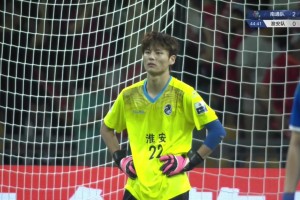 門前三連擊！南通隊利用任意球機會再下一城，2比0領(lǐng)先淮安隊了！