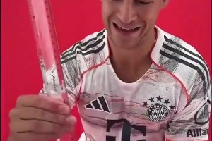 誰最長？拜仁球員的尺子反應(yīng)力測試！