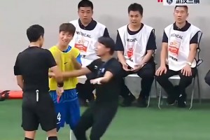 韋世豪：給我紅牌？馬寧我C！??馬寧：記??！我才是主角！