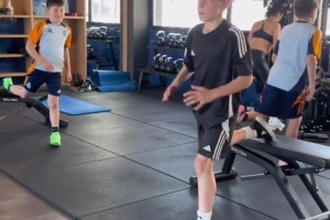 皇馬U13這力量訓(xùn)練簡(jiǎn)直夸張，感覺比國(guó)內(nèi)不少青訓(xùn)訓(xùn)練量要大！