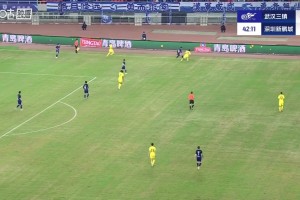 引發(fā)爭議！楊一鳴被判肘擊直紅罰下，深圳領(lǐng)先1分鐘后少打1人??