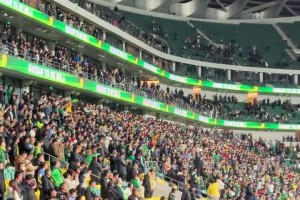 哀莫大于心死！實(shí)拍：工體現(xiàn)場(chǎng)球迷高喊“恭喜海牛，還我國(guó)安”