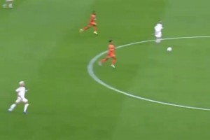 隊危速歸！一起欣賞赫拉芬貝赫的凌空傳球！絕對的大師級！