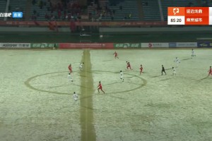 延吉冰天雪地，白色場地白色用球，這對前鋒和守門員都是考驗