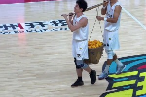 浙BA溫馨的畫面，臺州灣贈送一籮筐臺州特產(chǎn)涌泉蜜橘...