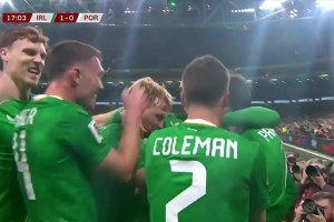 葡萄牙客場(chǎng)落后！門(mén)將科斯塔級(jí)失誤送角！愛(ài)爾蘭角球頭球接力破門(mén)