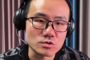 徐靜雨：楊瀚森如今體能和肌肉都有提升，在場(chǎng)上愈發(fā)自信！