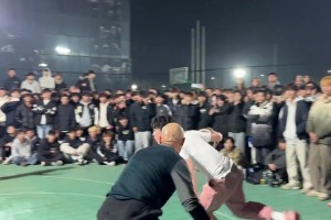 笑死！徐靜雨此前與身材炸裂的女主播連線，眼神都迷離了??