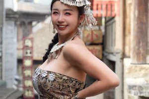 美不美？??張曼源曬自己苗族裝扮：是時候拿出我寶藏庫存了