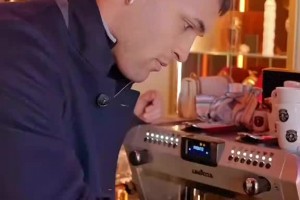 手法嫻熟！看勞塔羅沖泡阿根廷國民飲品馬黛茶??