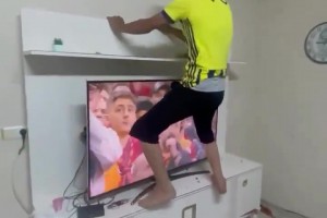 極度不雅！杜蘭在第95分鐘扳平比分后，費內(nèi)巴切球迷激動不已…