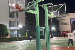 看著跟個普通人一樣的身材，咋這么牛筆啊！