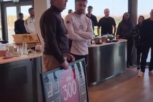 300場4球30助！曼聯(lián)為30歲老將盧克·肖慶祝出戰(zhàn)300場里程碑