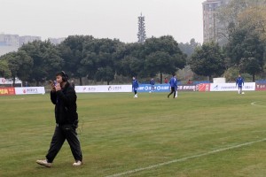 湖北隊(duì)賽前熱身互相傳接球，積極準(zhǔn)備迎戰(zhàn)上海老克勒！