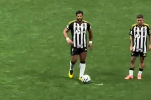 太暴力了！現(xiàn)場看胡爾克超遠(yuǎn)重炮任意球